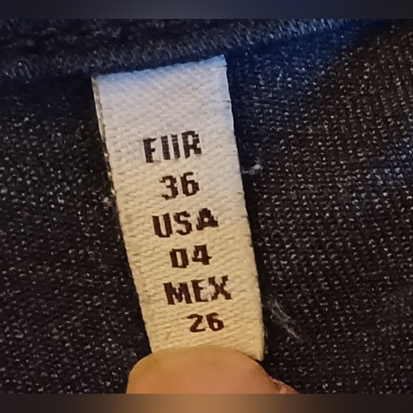 A Zara Woman Medium Rise Slim Fit Jeans - Picture 11 of 12